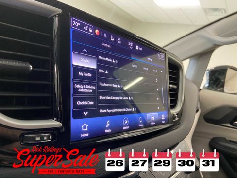 Used 2024 Chrysler Pacifica Touring-L image 30