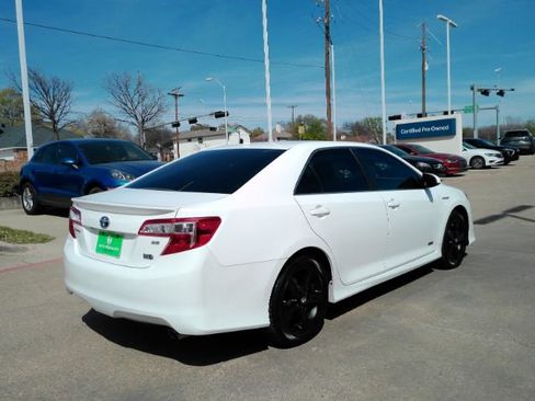 Used 2014 Toyota Camry SE w/ Moonroof Package image 6