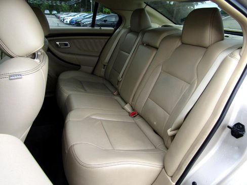 Used 2017 Ford Taurus Limited image 21