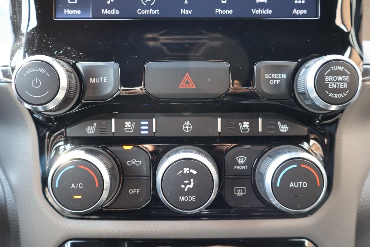 Used 2024 RAM 1500 Laramie AWD/4WD image 19