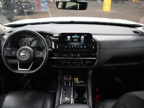 Used 2023 Nissan Pathfinder SL AWD/4WD image 11