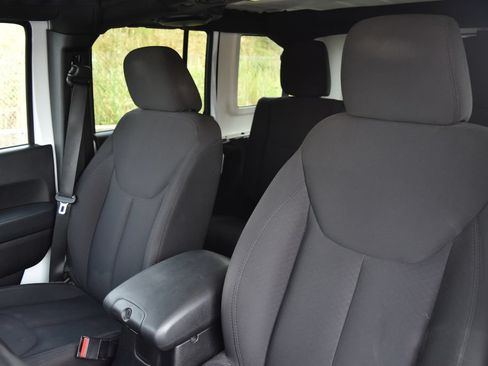 Used 2014 Jeep Wrangler Unlimited Sport w/ Quick Order Package 24S AWD/4WD image 16