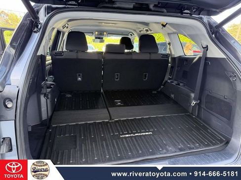 Used 2023 Toyota Highlander LE AWD/4WD image 18