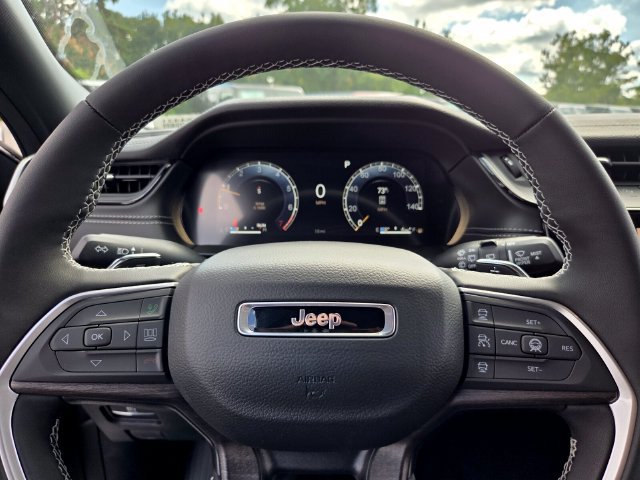 New 2027 Jeep Grand Cherokee Altitude RWD image 22