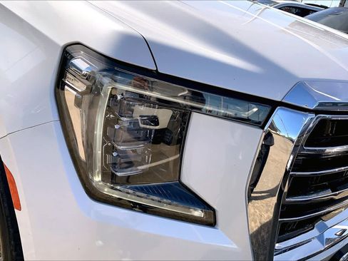 Used 2023 GMC Yukon XL SLT image 25