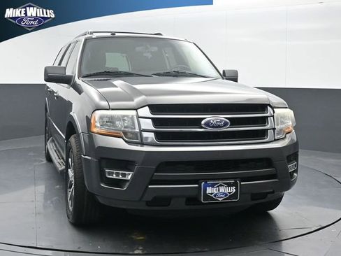Used 2016 Ford Expedition XLT w/ Equipment Group 202A RWD image 2
