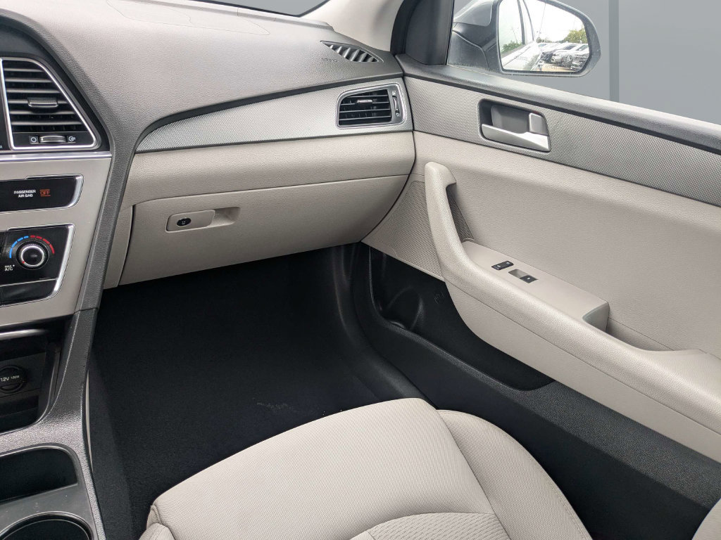 Used 2015 Hyundai Sonata SE w/ Winter Package FWD image 21