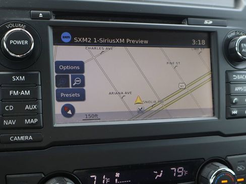 Used 2018 Nissan Titan SV w/ SV Convenience Package image 16