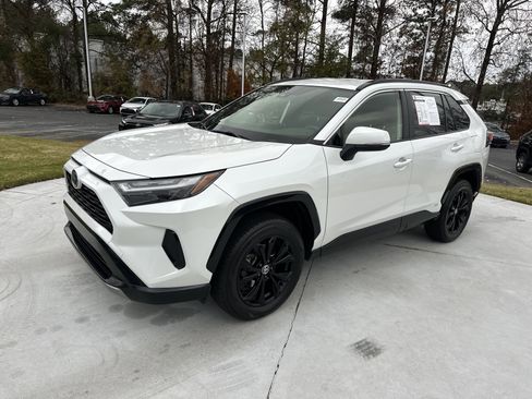 Certified 2023 Toyota RAV4 SE image 5