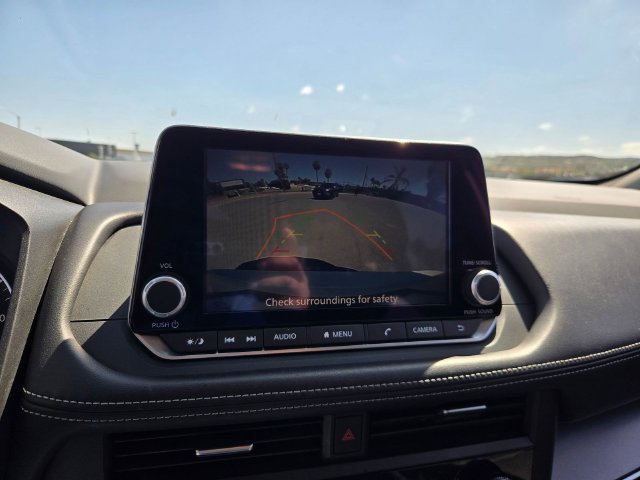 Used 2025 Nissan Rogue SV FWD image 9