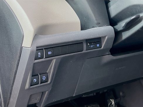 Used 2021 Toyota Sienna LE image 10