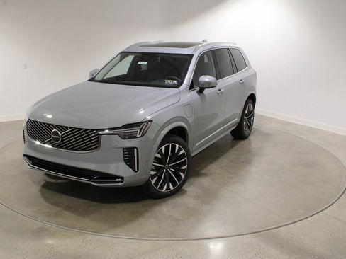 New 2026 Volvo XC90 T8 Plus image 1