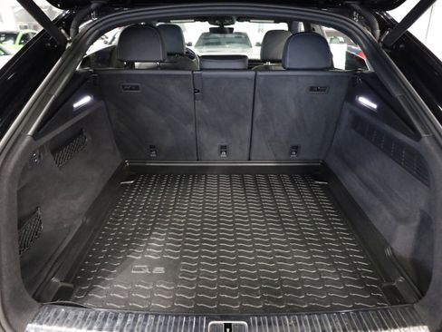 Used 2021 Audi Q8 Prestige w/ Prestige Package image 7