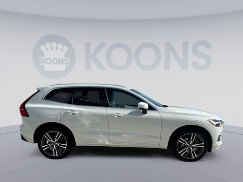 Used 2021 Volvo XC60 T5 Momentum w/ Premium Package FWD image 8