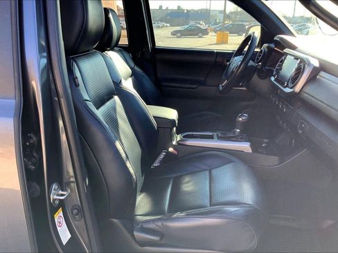 Used 2020 Toyota Tacoma Limited image 7