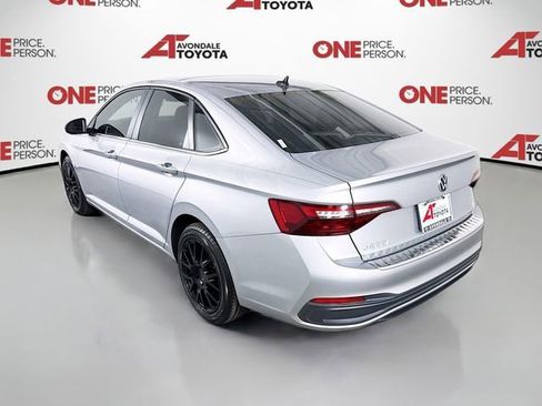 Used 2024 Volkswagen Jetta SE w/ Panoramic Sunroof Package FWD image 5