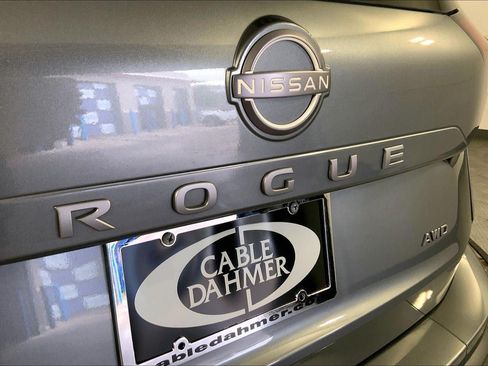 Used 2025 Nissan Rogue SV AWD/4WD image 8