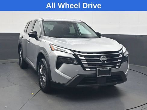 Used 2024 Nissan Rogue S AWD/4WD image 2