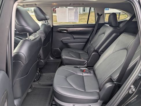 Used 2024 Toyota Highlander Platinum image 22