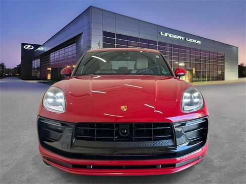 Used 2024 Porsche Macan image 8