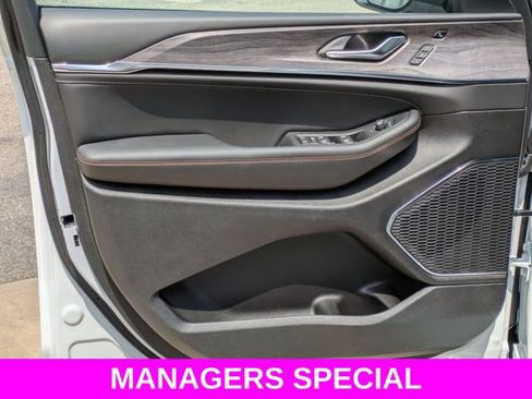 New 2025 Jeep Grand Cherokee L Overland w/ Advanced Protech Group III AWD/4WD image 11