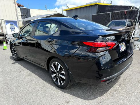 Used 2021 Nissan Versa SR image 3