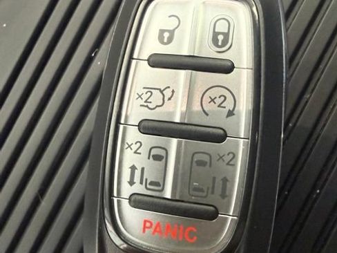 Used 2022 Chrysler Pacifica Touring-L FWD image 27