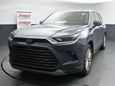 Used 2025 Toyota Grand Highlander AWD image 4