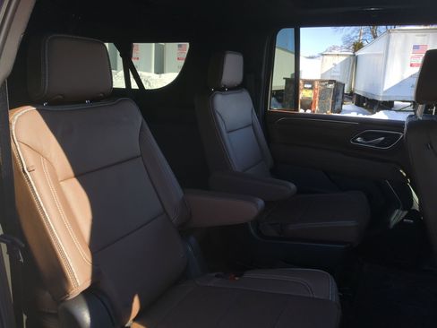 Certified 2024 Chevrolet Suburban High Country image 28