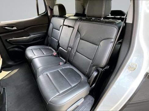 Used 2023 GMC Acadia SLT AWD/4WD image 21
