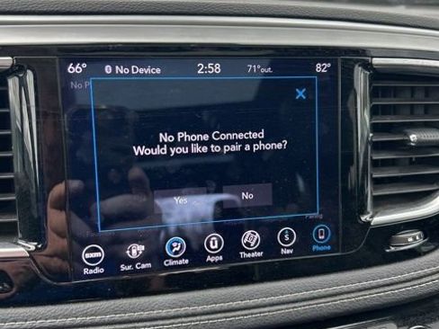 Used 2018 Chrysler Pacifica Limited image 18