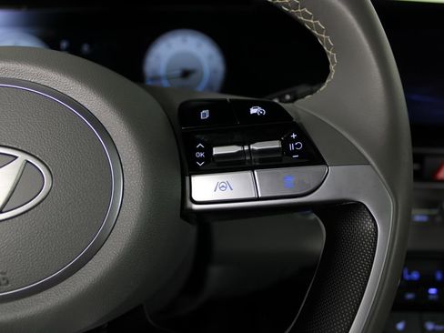 Certified 2025 Hyundai Elantra SEL image 27