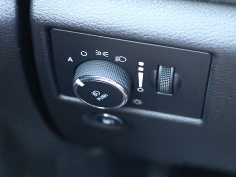 Used 2020 Jeep Grand Cherokee Altitude RWD image 20
