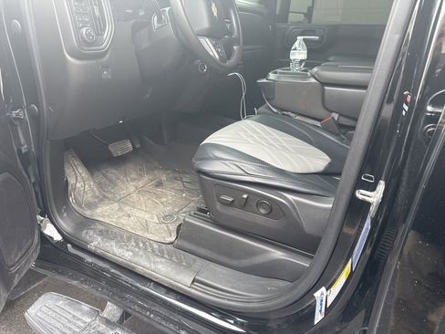 Used 2024 Chevrolet Silverado 2500 Custom w/ Custom Value Package image 16