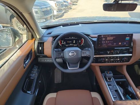 New 2026 Nissan Pathfinder Platinum FWD image 11