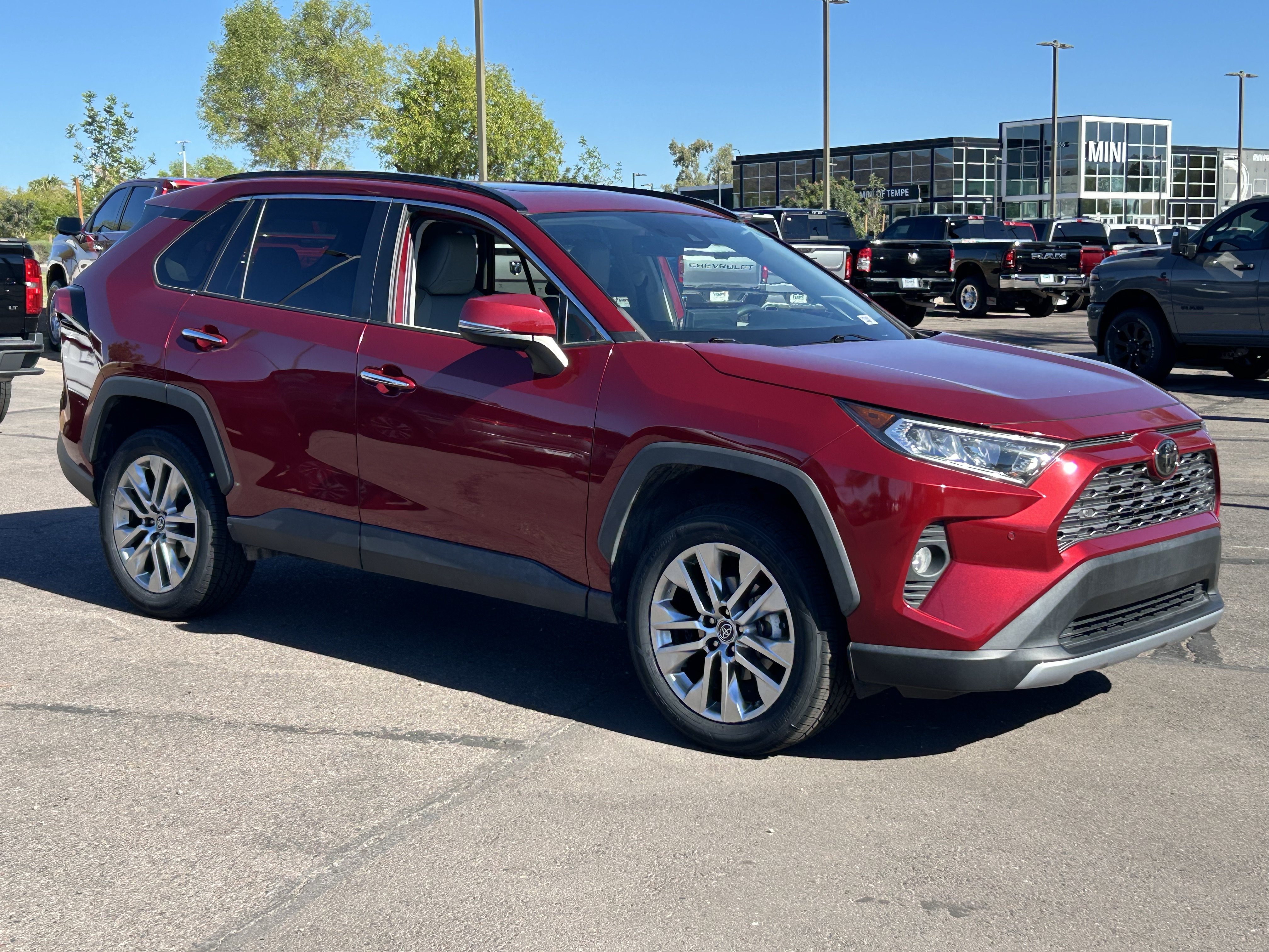 Used 2019 Toyota RAV4 Limited w/ Cold Weather Package FWD image 7