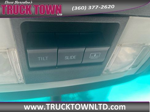 Used 2014 Ford Explorer XLT w/ Equipment Group 202A AWD/4WD image 34