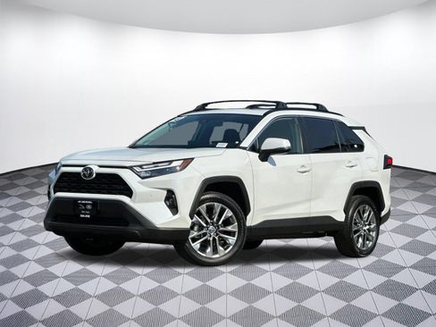 Used 2025 Toyota RAV4 XLE Premium w/ Weather Package AWD/4WD image 31