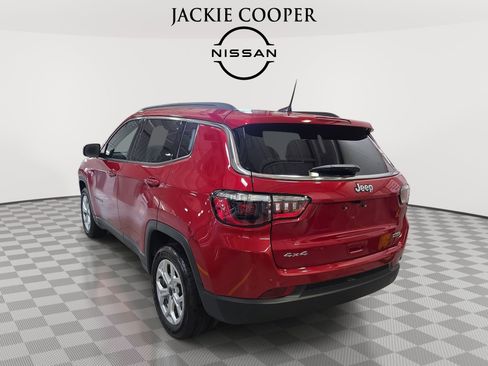 Used 2025 Jeep Compass Latitude AWD/4WD image 7