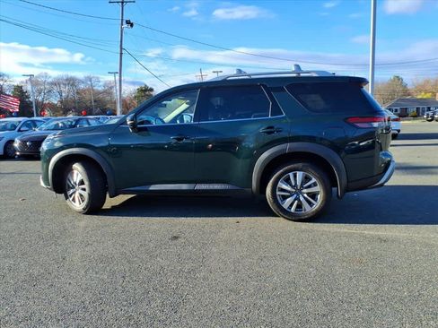 Certified 2024 Nissan Pathfinder SL w/ Black Appearance Package image 6