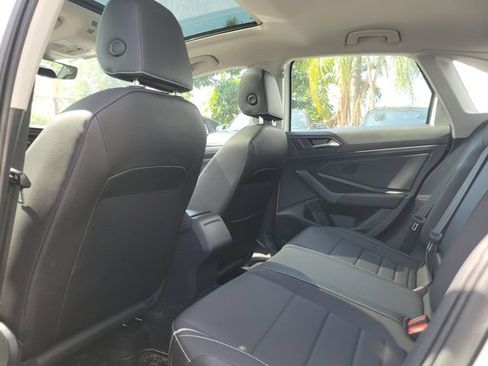 Used 2023 Volkswagen Jetta SE w/ Panoramic Sunroof Package FWD image 10