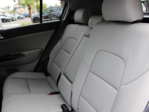 Certified 2022 Kia Sportage EX w/ EX Technology Package image 29