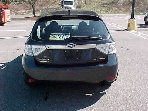 Used 2010 Subaru Impreza 2.5i Premium image 11