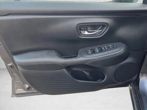 Used 2025 Honda HR-V LX image 11