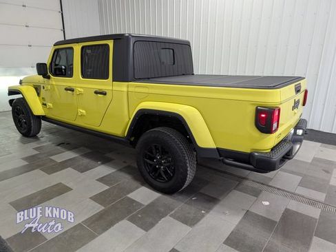 Used 2023 Jeep Gladiator Sport AWD/4WD image 2