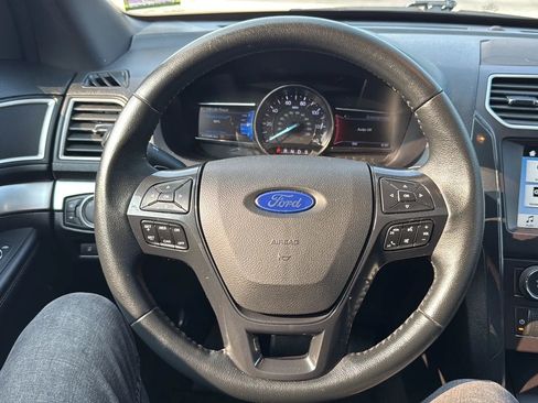 Used 2017 Ford Explorer XLT w/ Equipment Group 201A image 10