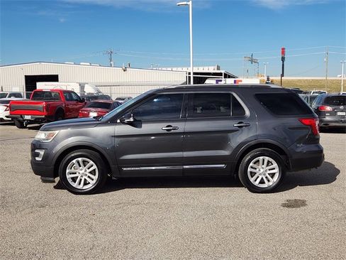 Used 2016 Ford Explorer XLT w/ Equipment Group 202A image 4