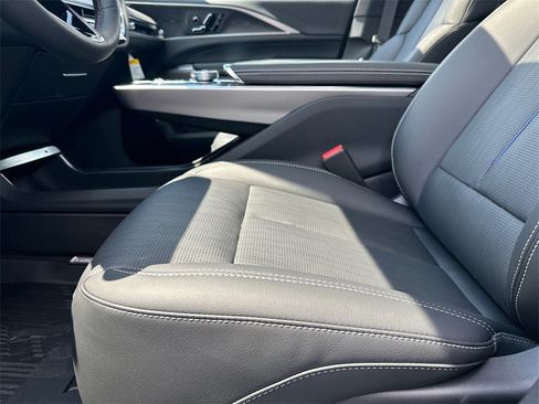 New 2025 Cadillac Lyriq Luxury image 9