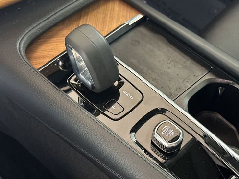 Used 2022 Volvo XC90 T8 Inscription Expression w/ Advanced Package image 31