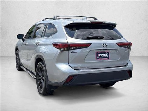 Used 2023 Toyota Highlander XLE AWD/4WD image 7